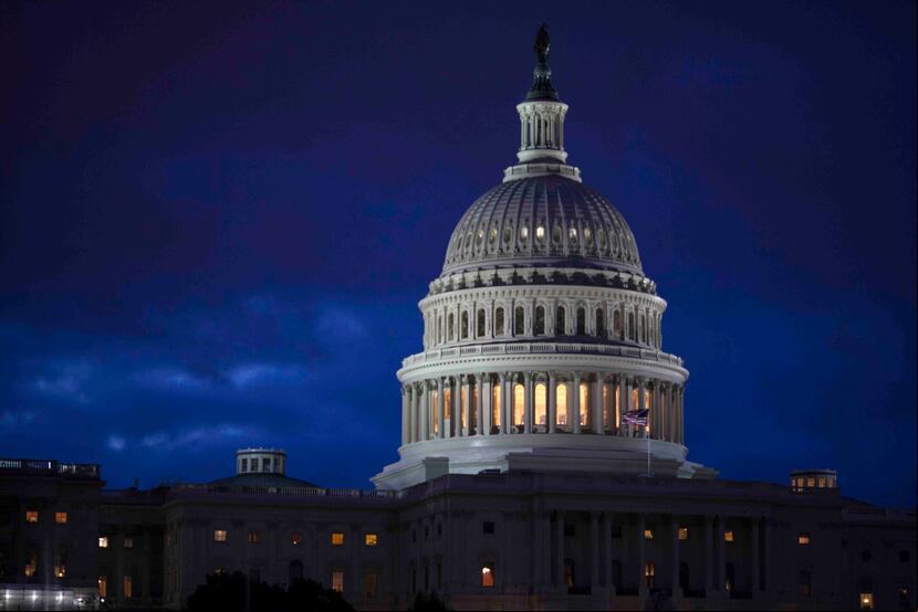 Trump reculó en sus demandas, despejando el camino para un acuerdo final a lo largo de la semana pasada, lo que allanó el terreno para que los congresistas lograran ponerse de acuerdo en la noche del pasado domingo. (The Associated Press)