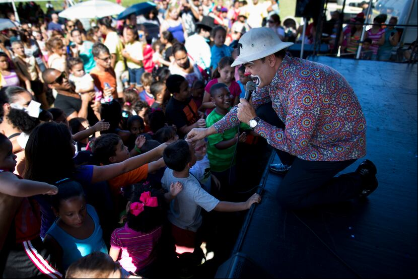 José Vega "Remi" se presenta constantemente en fiestas de pueblo y espectáculos de escuelas, entre otros.