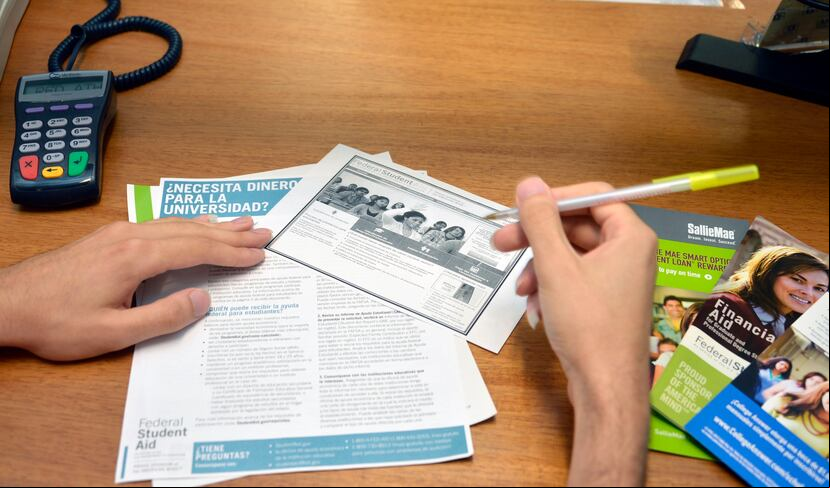 Los préstamos estudiantiles federales ayudan a costear la educación de miles de universitarios.