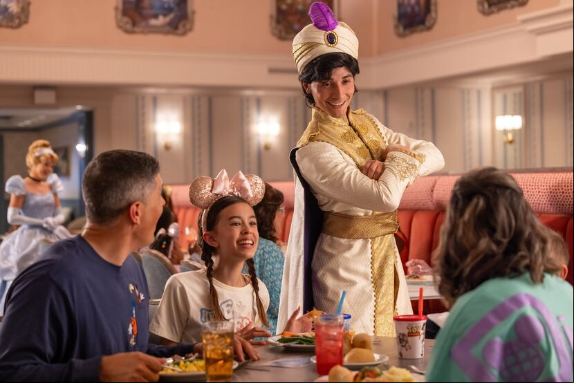 El Restaurante 1900 Park Fare, en Disney’s Grand Floridian Resort & Spa, revela una apariencia renovada, platos deliciosos y personajes queridos, como Aladino.