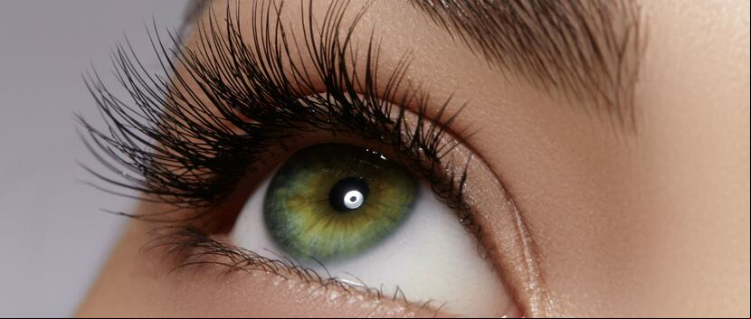 Cuando se trata de un “look” más elaborado, las pestañas postizas pueden convertirse en tus mejores amigas. (Foto: Shutterstock)