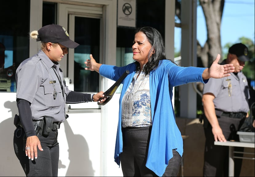 Marielis Falcón a su llegada al Tribunal Federal.