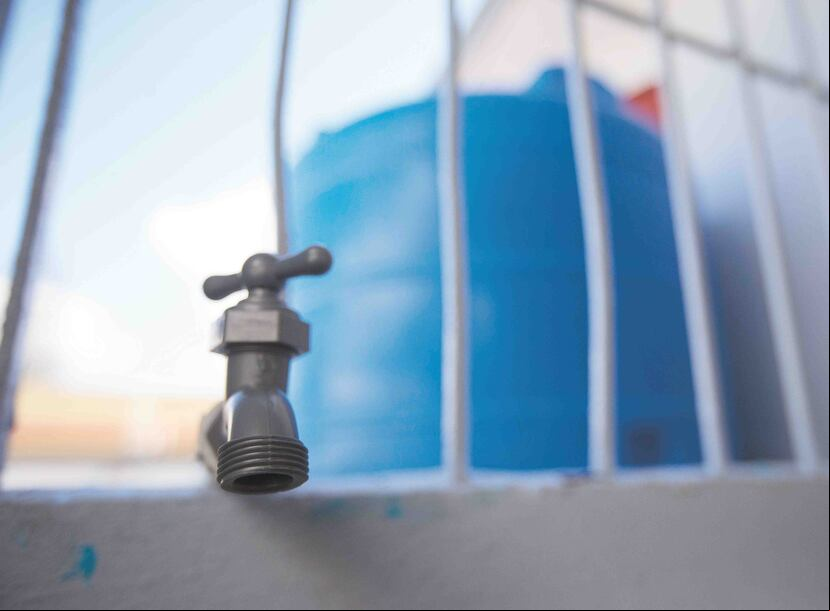 Debido al estado crítico del pozo, los abonados de la AAA que se sirven del mismo, que residen en Salinas y Guayama, continúan en un plan de racionamiento que los deja sin el servicio de agua potable de 10:00 p.m. a 4:00 a.m. diariamente. (GFR Media)