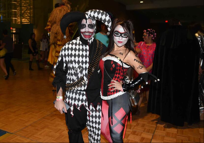 Monstruos de todo tipo se confundían entre los tradicionales vampiros y las brujas que salen a pasear cada año en Halloween.