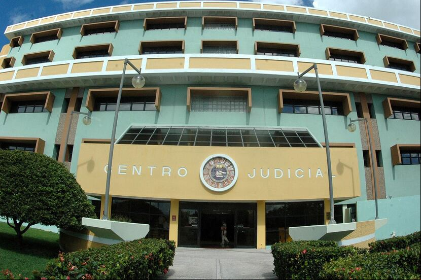 El juez Luis Vélez, del Tribunal de Ponce, determinó causa para arresto contra Sara Román Alicea por cargos de maltrato de menores y contra el padre de los niños, Richard Montañez Rodríguez, por un cargo de negligencia. (GFR Media)