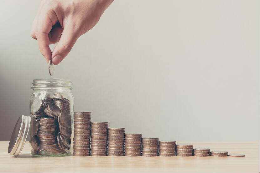 La cuenta de ahorro, al ser de fácil , permite a la persona contar con dinero en caso de necesitarlo para una situación imprevista.