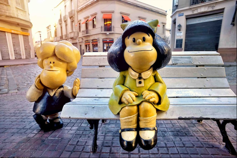 Tomarse una fotografía con la escultura de Mafalda es uno de los indispensables en tu viaje a Buenos Aires. Aquí te detallamos tres rutas de cómics que no puedes dejar de hacer en el mundo.(Foto: Aleksandra H. Kossowska / Shutterstock.com)