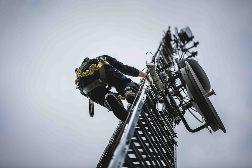 Los rumores falsos en torno a las redes 5G se basan en señalar que las ondas de radio de las antenas son responsables de la pandemia de coronavirus. (Shutterstock.com)