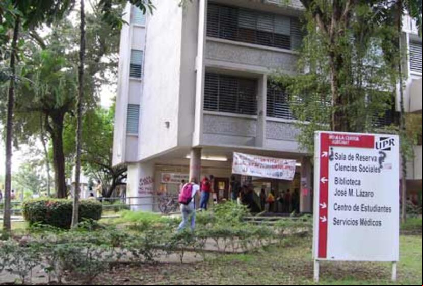 La Facultad de Ciencias Sociales era una de las más concurridas la tarde del lunes. (Primera Hora / Michelle Estrada Torres)
