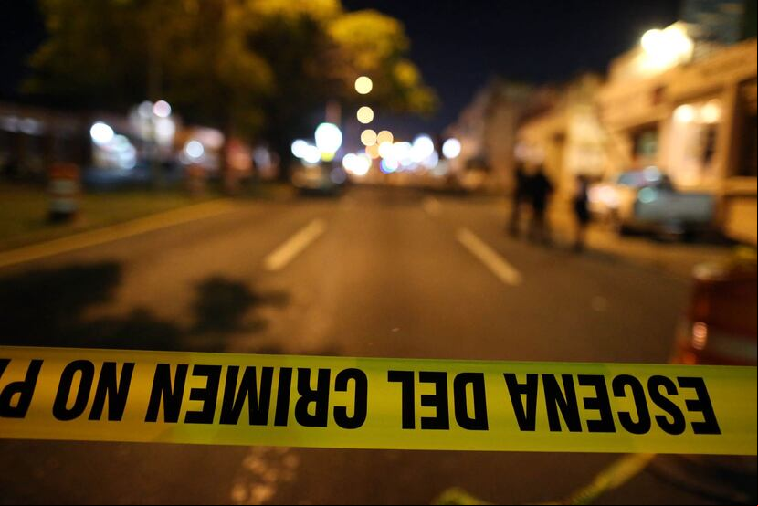 El cuarto asesinato de la jornada ocurrió a las 3:00 a.m. al lado del edificio 10 del residencial Del Carmen, en Mayagüez. (GFR MEDIA)