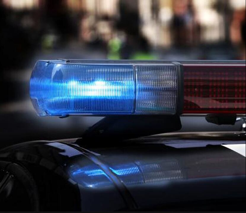 La oficial fue arrestada el martes cuando llevaba consigo $50,000 en efectivo y su arma de servicio. (GFR Media)
