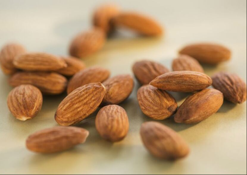 Almendras: comer un puñado al día, algo así como 10, ya que contienen ácidos grasos omega-3, que también ayuda a controlar la glicemia. (Archivo)