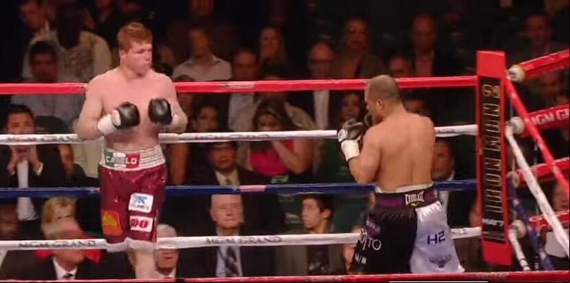 Con apenas 19 años de edad, Saúl “Canelo” Álvarez tuvo su primera prueba seria como prospecto bona fide el primero de mayo de 2010, cuando enfrentó al exolímpico José Miguel Cotto Vázquez. (Toma pantalla / boxingchannelHD)