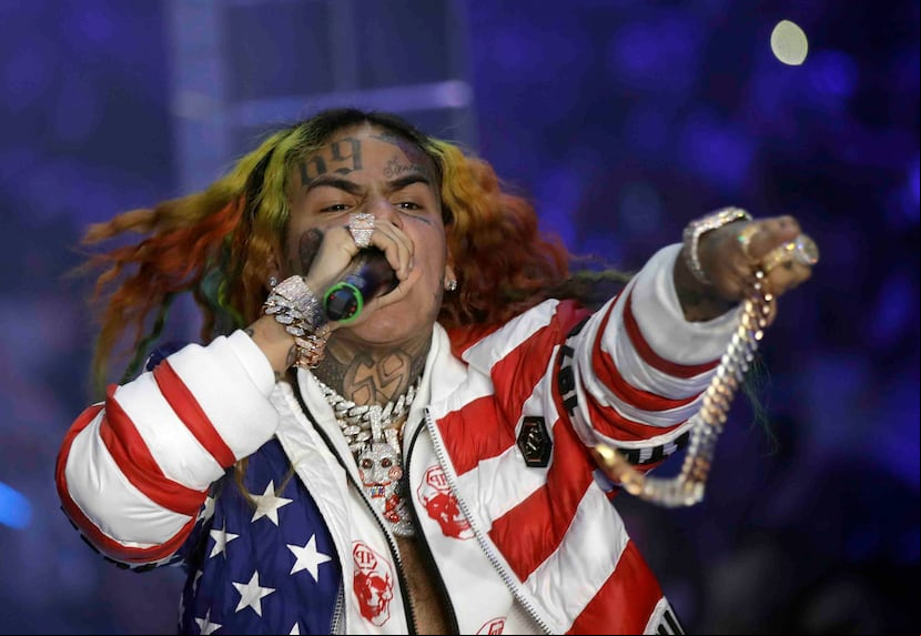 Tekashi 6ix9ine cambió de residencia a su familia antes de que se volviera pública su cooperación con las autoridades. (AP / Luca Bruno)