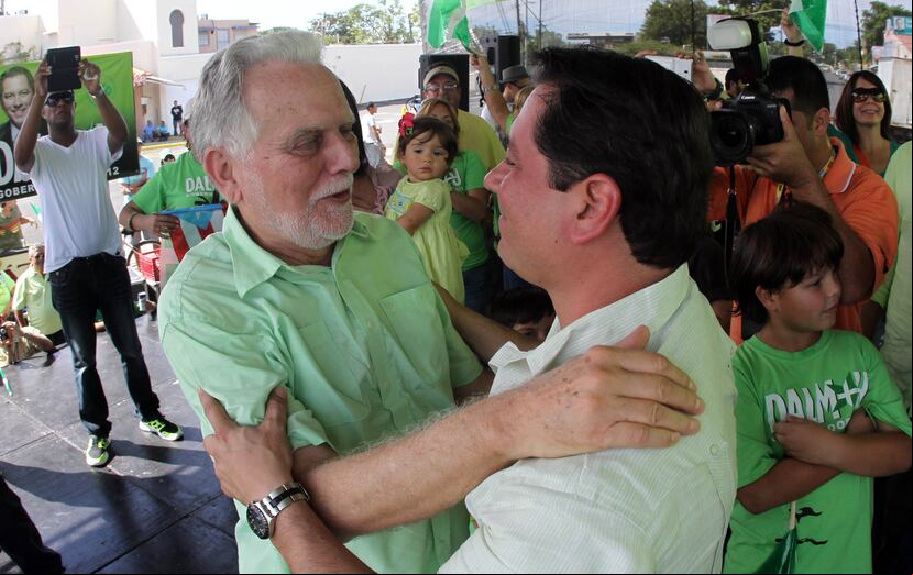 El candidato a la gobernaciób por el PIP, Juan Dalmau, recibe el saludo de Rubén Berríos. (jose.reyes@gfrmedia.com)